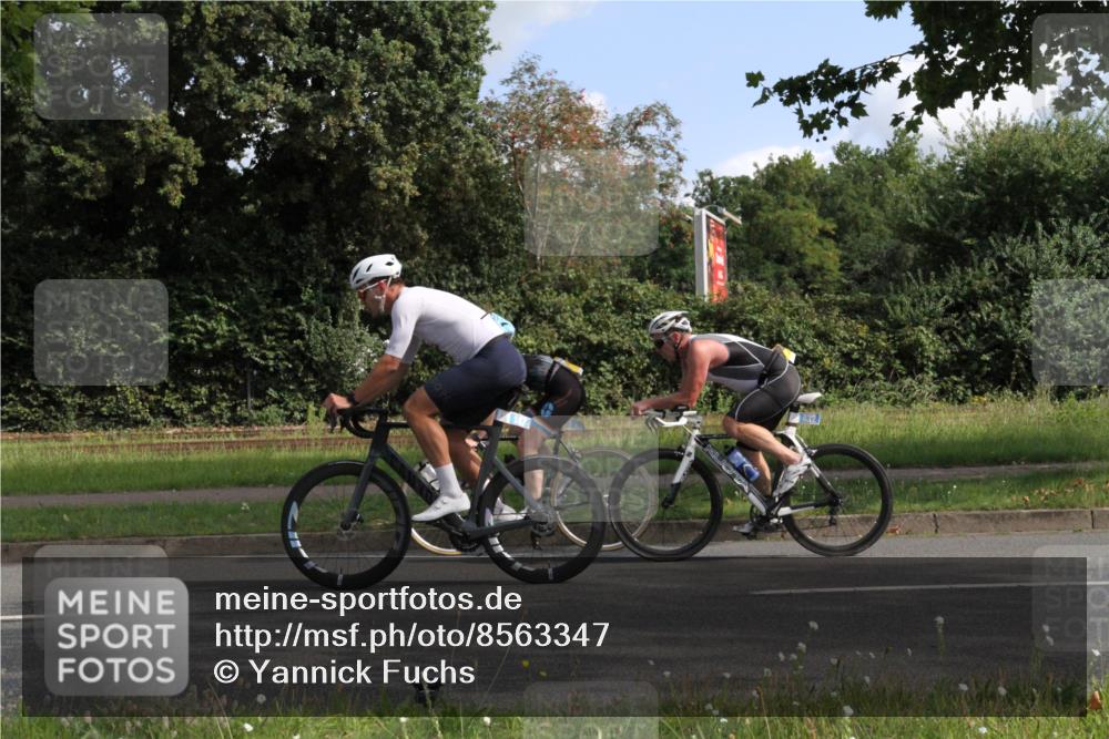 10.08.2025 - GEWOBA Citytriathlon Bremen Yannick Fuchs http://msf.ph/oto/8563347 10.08.2025 10:49:08 Radfahren 81, 105, 151, 213, 245, 420, 430 meine-sportfotos.de