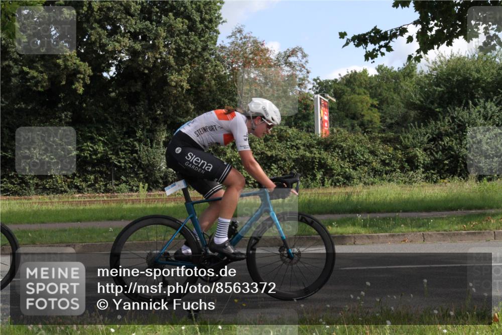 10.08.2025 - GEWOBA Citytriathlon Bremen Yannick Fuchs http://msf.ph/oto/8563372 10.08.2025 10:49:14 Radfahren 81, 105, 151, 213, 245, 387, 407, 420, 430 meine-sportfotos.de