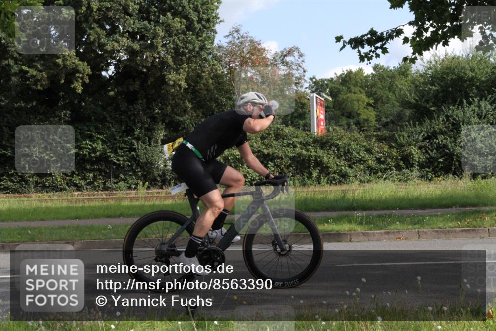 10.08.2025 - GEWOBA Citytriathlon Bremen Yannick Fuchs http://msf.ph/oto/8563390 10.08.2025 10:49:15 Radfahren 81, 105, 151, 213, 245, 387, 407, 420, 430 meine-sportfotos.de