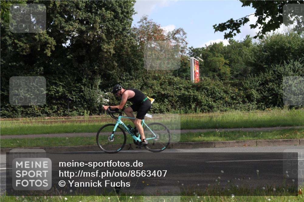 10.08.2025 - GEWOBA Citytriathlon Bremen Yannick Fuchs http://msf.ph/oto/8563407 10.08.2025 10:49:23 Radfahren 81, 105, 151, 245, 387, 405, 407, 420, 430 meine-sportfotos.de