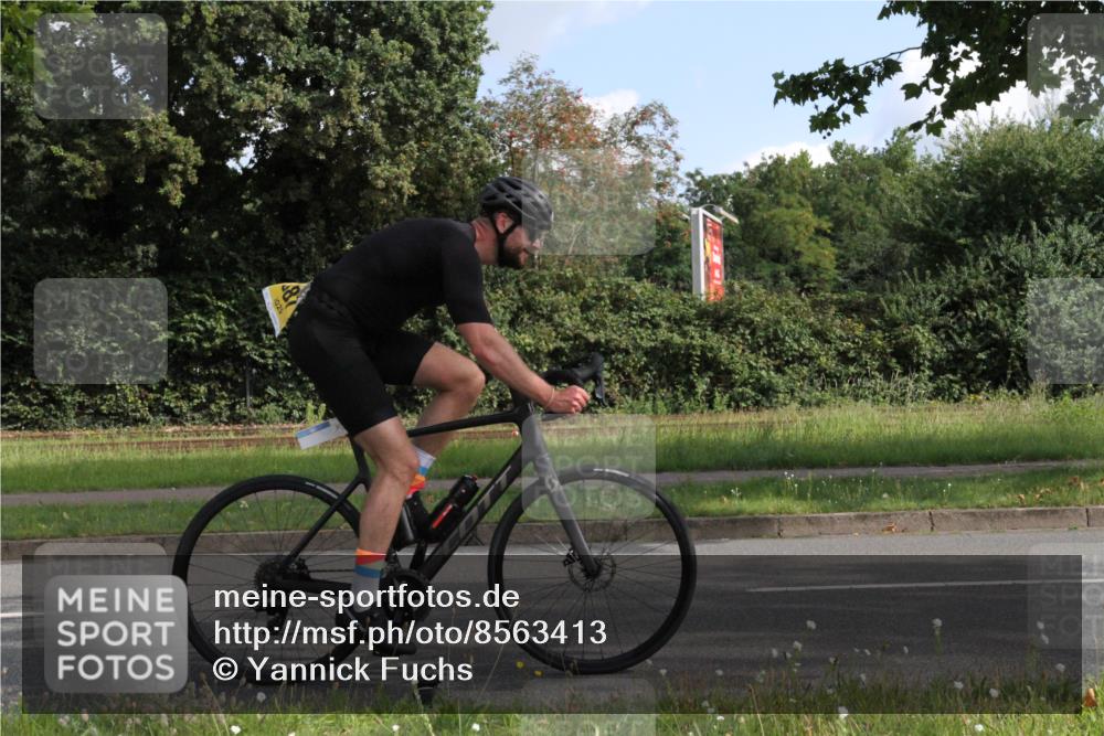 10.08.2025 - GEWOBA Citytriathlon Bremen Yannick Fuchs http://msf.ph/oto/8563413 10.08.2025 10:49:24 Radfahren 81, 105, 151, 245, 387, 405, 407, 420, 430 meine-sportfotos.de