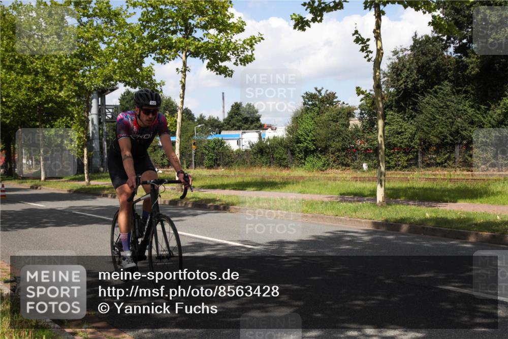 10.08.2025 - GEWOBA Citytriathlon Bremen Yannick Fuchs http://msf.ph/oto/8563428 10.08.2025 12:36:41 Radfahren 570, 701, 750, 765, 781, 789, 790, 794, 872, 1025, 1029, 1032 meine-sportfotos.de