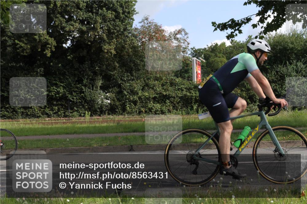 10.08.2025 - GEWOBA Citytriathlon Bremen Yannick Fuchs http://msf.ph/oto/8563431 10.08.2025 10:49:31 Radfahren 353, 387, 405, 407 meine-sportfotos.de
