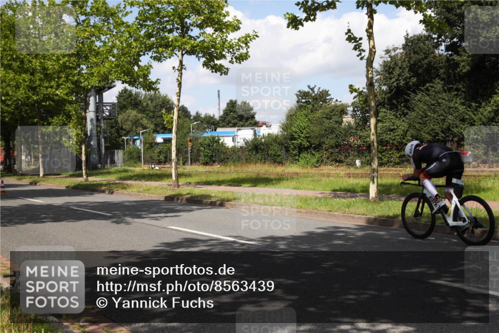 10.08.2025 - GEWOBA Citytriathlon Bremen Yannick Fuchs http://msf.ph/oto/8563439 10.08.2025 12:36:49 Radfahren 570, 678, 701, 739, 750, 765, 781, 789, 1025, 1029, 1032, 1033 meine-sportfotos.de