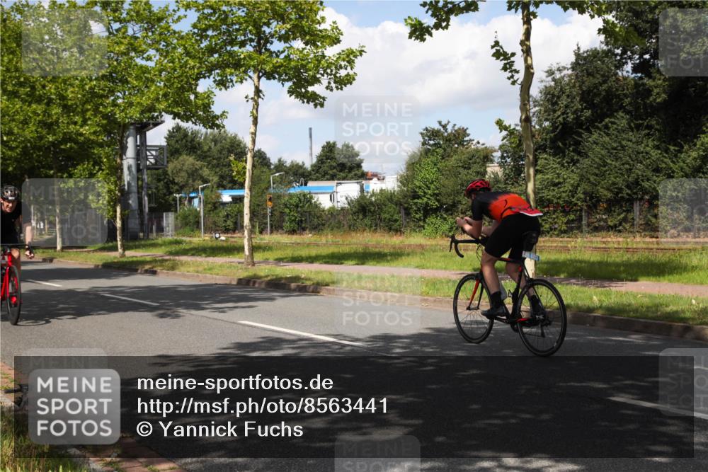 10.08.2025 - GEWOBA Citytriathlon Bremen Yannick Fuchs http://msf.ph/oto/8563441 10.08.2025 12:36:54 Radfahren 570, 631, 678, 701, 734, 739, 765, 982, 1029, 1033 meine-sportfotos.de