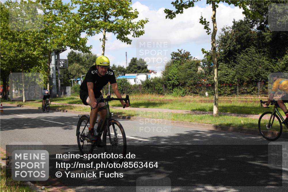10.08.2025 - GEWOBA Citytriathlon Bremen Yannick Fuchs http://msf.ph/oto/8563464 10.08.2025 12:37:14 Radfahren 631, 726, 734, 804, 982, 1033 meine-sportfotos.de