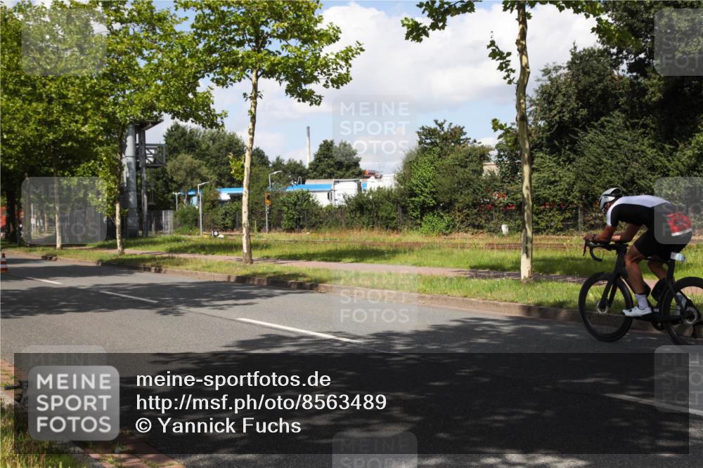 10.08.2025 - GEWOBA Citytriathlon Bremen Yannick Fuchs http://msf.ph/oto/8563489 10.08.2025 12:37:46 Radfahren 563, 603 meine-sportfotos.de