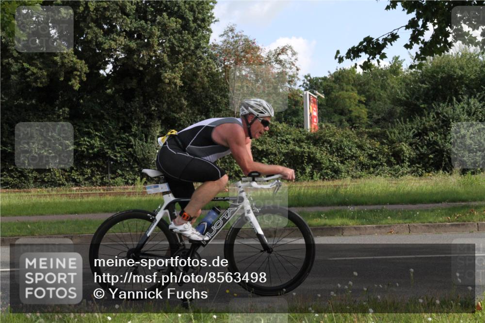 10.08.2025 - GEWOBA Citytriathlon Bremen Yannick Fuchs http://msf.ph/oto/8563498 10.08.2025 10:50:02 Radfahren 147, 406, 408, 432, 441 meine-sportfotos.de