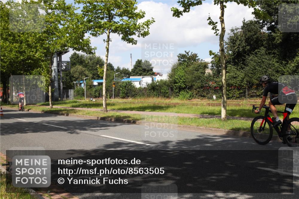 10.08.2025 - GEWOBA Citytriathlon Bremen Yannick Fuchs http://msf.ph/oto/8563505 10.08.2025 12:37:54 Radfahren 563, 603, 618 meine-sportfotos.de
