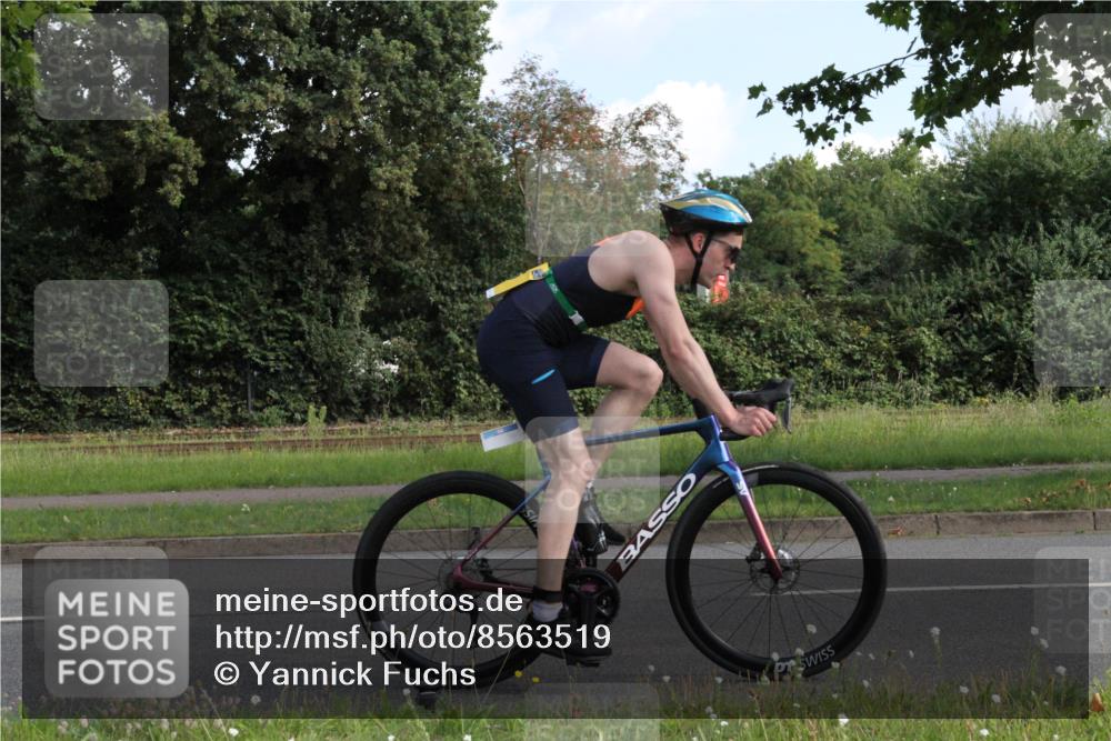 10.08.2025 - GEWOBA Citytriathlon Bremen Yannick Fuchs http://msf.ph/oto/8563519 10.08.2025 10:50:14 Radfahren 97, 161, 406, 409, 426, 428, 432, 441 meine-sportfotos.de