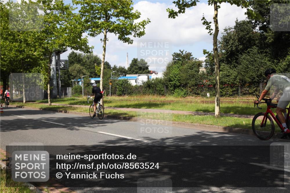 10.08.2025 - GEWOBA Citytriathlon Bremen Yannick Fuchs http://msf.ph/oto/8563524 10.08.2025 12:38:01 Radfahren 618, 671, 761, 764, 782, 844, 1018 meine-sportfotos.de