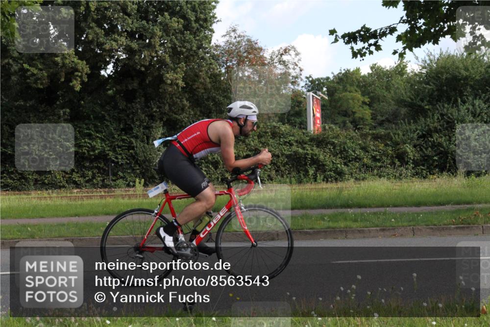10.08.2025 - GEWOBA Citytriathlon Bremen Yannick Fuchs http://msf.ph/oto/8563543 10.08.2025 10:50:23 Radfahren 97, 161, 389, 406, 409, 426, 428 meine-sportfotos.de