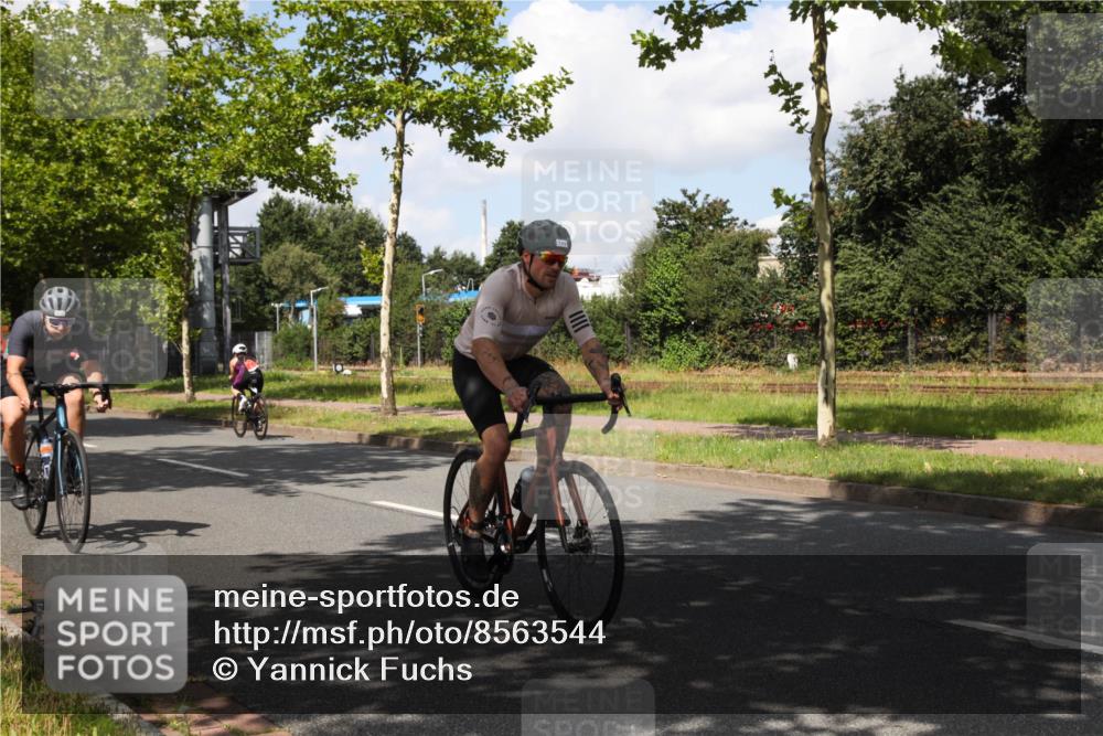 10.08.2025 - GEWOBA Citytriathlon Bremen Yannick Fuchs http://msf.ph/oto/8563544 10.08.2025 12:38:11 Radfahren 557, 618, 671, 761, 764, 782, 784, 825, 844, 853, 1018 meine-sportfotos.de