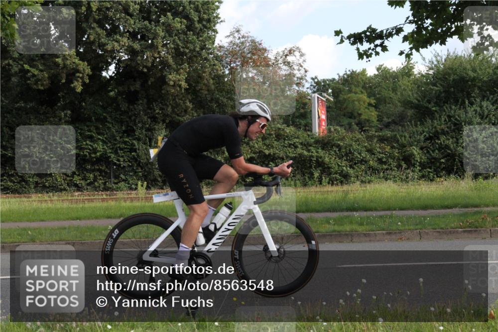 10.08.2025 - GEWOBA Citytriathlon Bremen Yannick Fuchs http://msf.ph/oto/8563548 10.08.2025 10:50:24 Radfahren 97, 161, 389, 406, 409, 426, 428 meine-sportfotos.de
