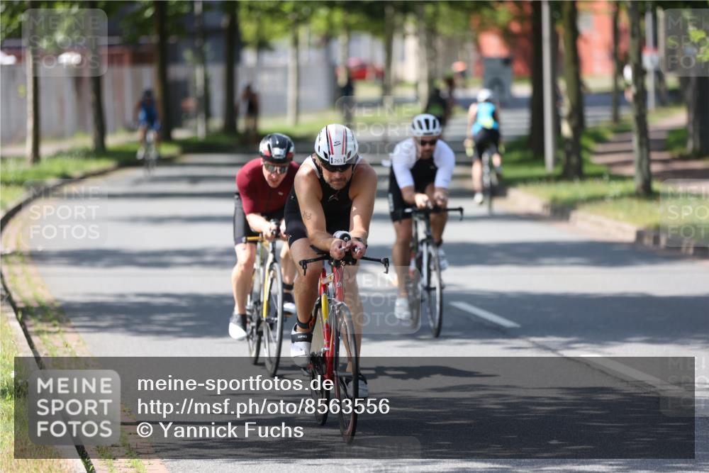 10.08.2025 - GEWOBA Citytriathlon Bremen Yannick Fuchs http://msf.ph/oto/8563556 10.08.2025 14:36:57 Radfahren 24, 57, 106, 123, 136, 227, 239, 240, 256, 257, 263, 314, 521 meine-sportfotos.de