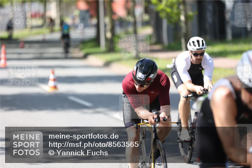 10.08.2025 - GEWOBA Citytriathlon Bremen Yannick Fuchs http://msf.ph/oto/8563565 10.08.2025 14:36:59 Radfahren 24, 57, 106, 136, 164, 227, 239, 240, 256, 257, 263, 314 meine-sportfotos.de