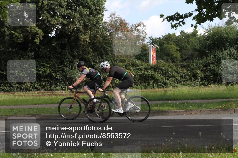 10.08.2025 - GEWOBA Citytriathlon Bremen Yannick Fuchs http://msf.ph/oto/8563572 10.08.2025 10:50:38 Radfahren 97, 389 meine-sportfotos.de