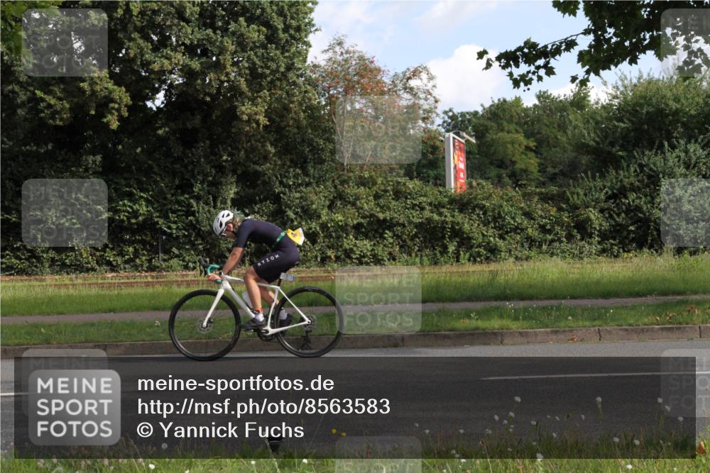 10.08.2025 - GEWOBA Citytriathlon Bremen Yannick Fuchs http://msf.ph/oto/8563583 10.08.2025 10:50:43 Radfahren 377, 473 meine-sportfotos.de