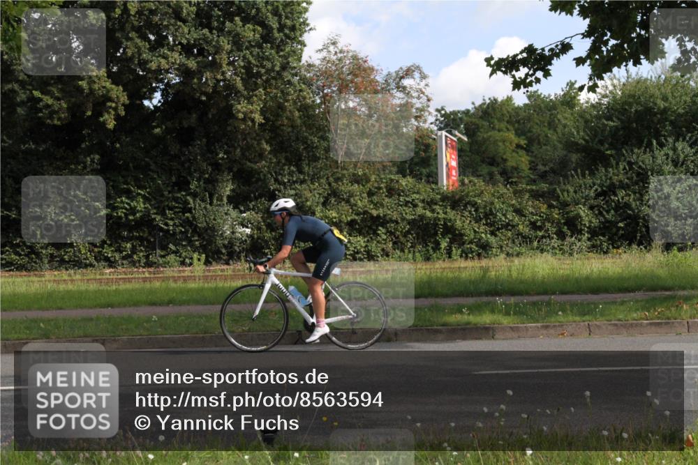 10.08.2025 - GEWOBA Citytriathlon Bremen Yannick Fuchs http://msf.ph/oto/8563594 10.08.2025 10:51:21 Radfahren 239, 396, 419, 421 meine-sportfotos.de