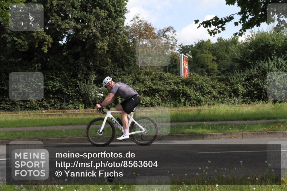 10.08.2025 - GEWOBA Citytriathlon Bremen Yannick Fuchs http://msf.ph/oto/8563604 10.08.2025 10:51:23 Radfahren 239, 396, 419, 421 meine-sportfotos.de