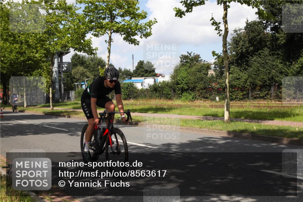 10.08.2025 - GEWOBA Citytriathlon Bremen Yannick Fuchs http://msf.ph/oto/8563617 10.08.2025 12:38:48 Radfahren 555, 634, 662, 720, 740, 762, 772, 797, 892, 940, 978, 1019 meine-sportfotos.de