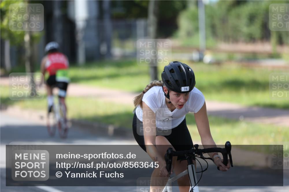 10.08.2025 - GEWOBA Citytriathlon Bremen Yannick Fuchs http://msf.ph/oto/8563645 10.08.2025 14:37:12 Radfahren 57, 78, 106, 121, 164, 201, 240, 256, 257, 512 meine-sportfotos.de