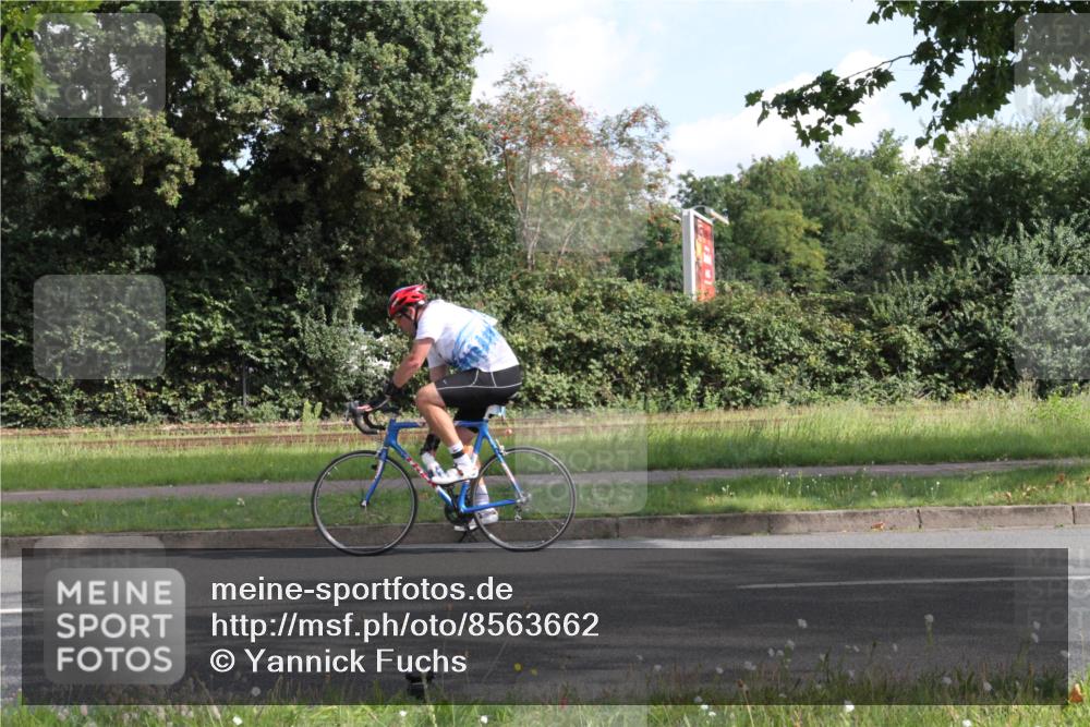 10.08.2025 - GEWOBA Citytriathlon Bremen Yannick Fuchs http://msf.ph/oto/8563662 10.08.2025 10:51:51 Radfahren 71, 121, 241, 384, 476, 483 meine-sportfotos.de