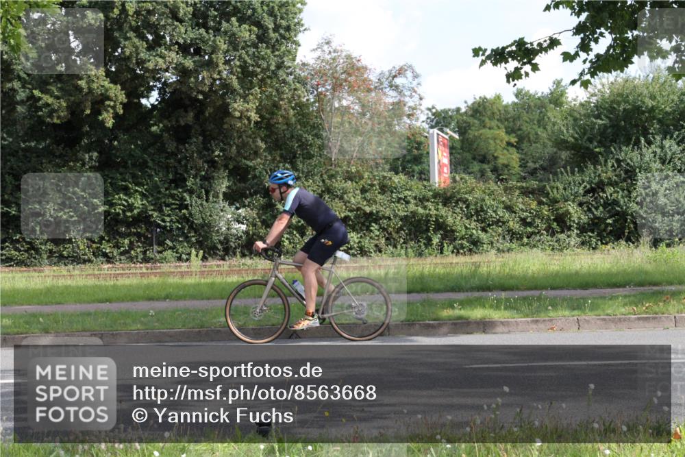10.08.2025 - GEWOBA Citytriathlon Bremen Yannick Fuchs http://msf.ph/oto/8563668 10.08.2025 10:51:54 Radfahren 71, 121, 241, 384, 476 meine-sportfotos.de
