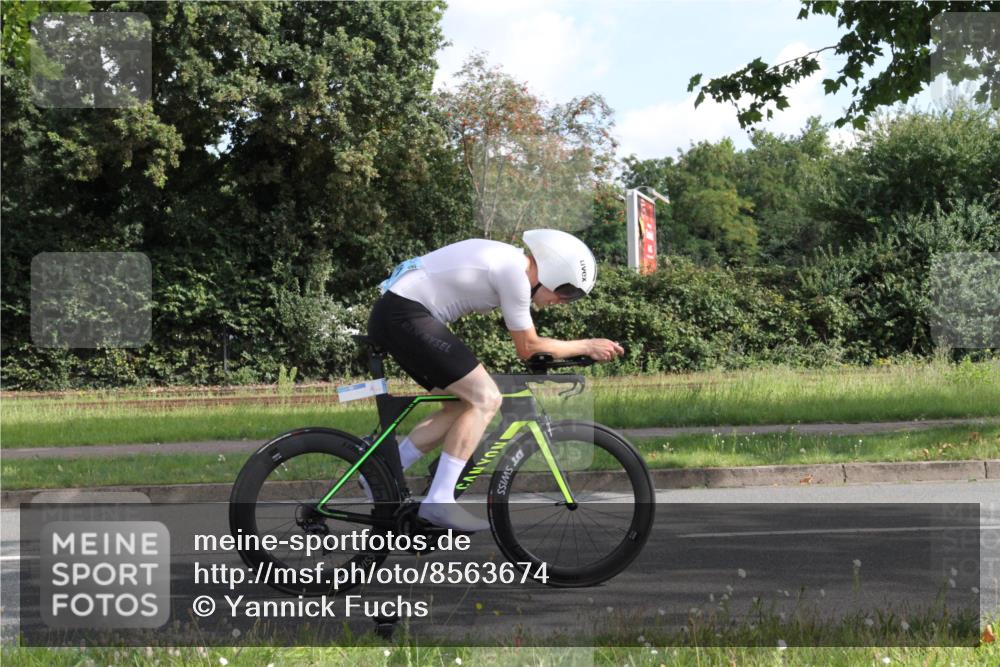10.08.2025 - GEWOBA Citytriathlon Bremen Yannick Fuchs http://msf.ph/oto/8563674 10.08.2025 10:51:54 Radfahren 71, 121, 241, 384, 476 meine-sportfotos.de