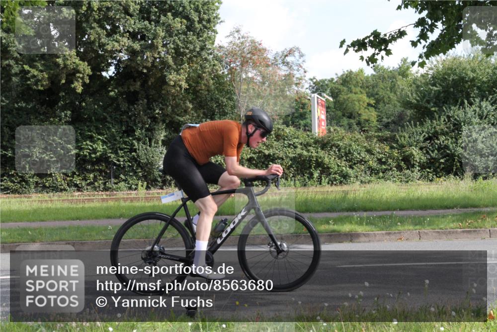10.08.2025 - GEWOBA Citytriathlon Bremen Yannick Fuchs http://msf.ph/oto/8563680 10.08.2025 10:51:57 Radfahren 71, 121, 241, 384, 476 meine-sportfotos.de