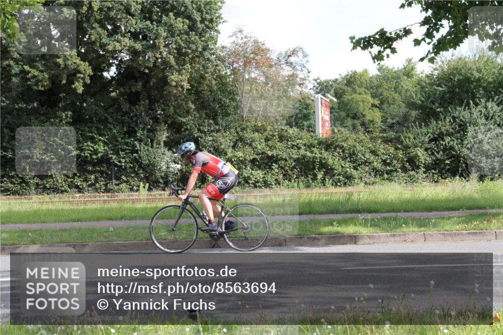 10.08.2025 - GEWOBA Citytriathlon Bremen Yannick Fuchs http://msf.ph/oto/8563694 10.08.2025 10:52:05 Radfahren 71, 121, 137, 392, 394, 476, 479 meine-sportfotos.de