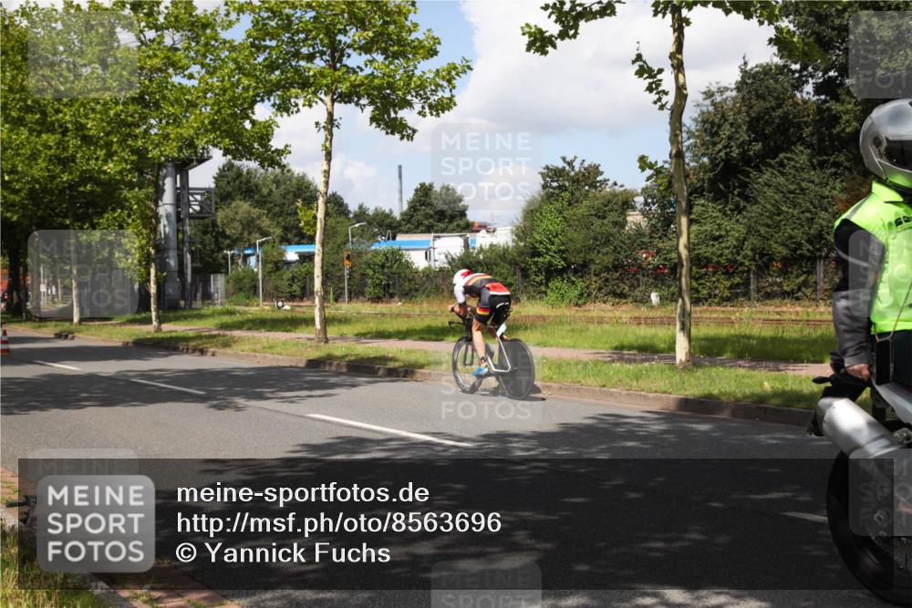 10.08.2025 - GEWOBA Citytriathlon Bremen Yannick Fuchs http://msf.ph/oto/8563696 10.08.2025 12:39:23 Radfahren 696, 709, 729, 758, 795, 869, 900, 1006 meine-sportfotos.de