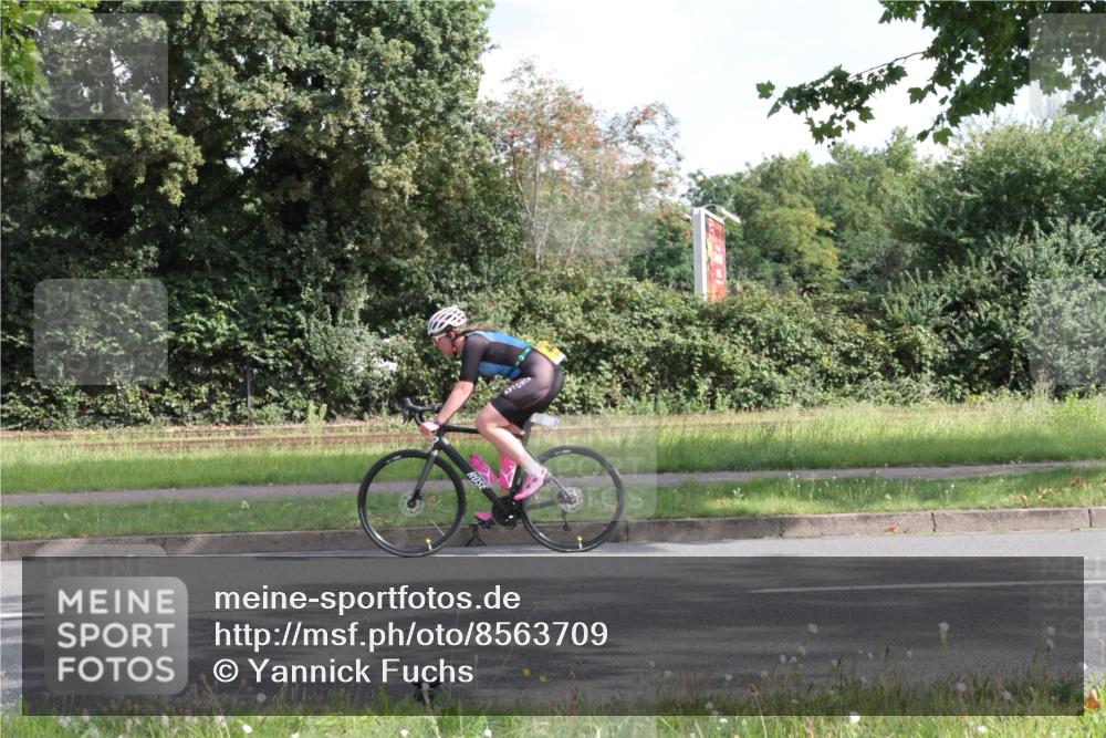 10.08.2025 - GEWOBA Citytriathlon Bremen Yannick Fuchs http://msf.ph/oto/8563709 10.08.2025 10:52:12 Radfahren 137, 349, 390, 392, 394, 479 meine-sportfotos.de