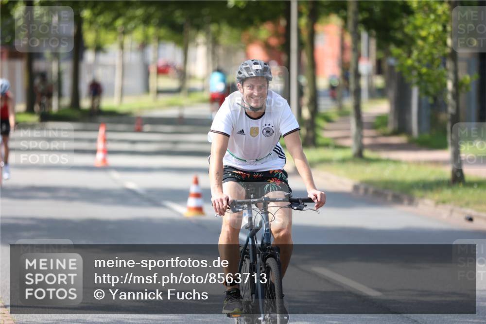 10.08.2025 - GEWOBA Citytriathlon Bremen Yannick Fuchs http://msf.ph/oto/8563713 10.08.2025 14:38:06 Radfahren 30, 54, 75, 81, 147, 152, 528 meine-sportfotos.de