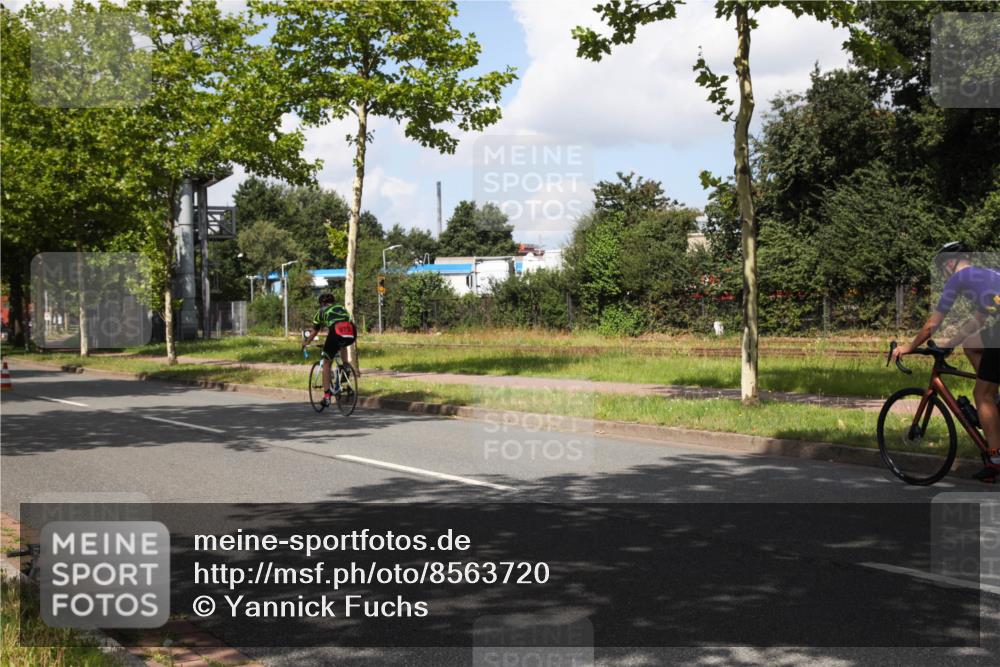 10.08.2025 - GEWOBA Citytriathlon Bremen Yannick Fuchs http://msf.ph/oto/8563720 10.08.2025 12:39:30 Radfahren 572, 709, 758, 795, 813, 869, 1006 meine-sportfotos.de