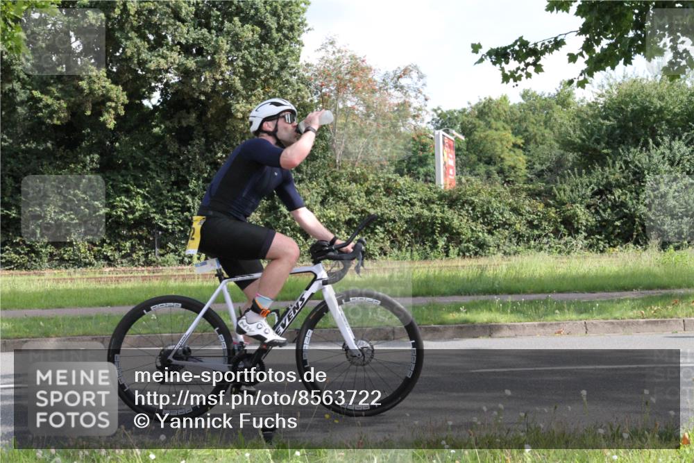 10.08.2025 - GEWOBA Citytriathlon Bremen Yannick Fuchs http://msf.ph/oto/8563722 10.08.2025 10:52:16 Radfahren 137, 349, 355, 390, 392, 394, 479 meine-sportfotos.de