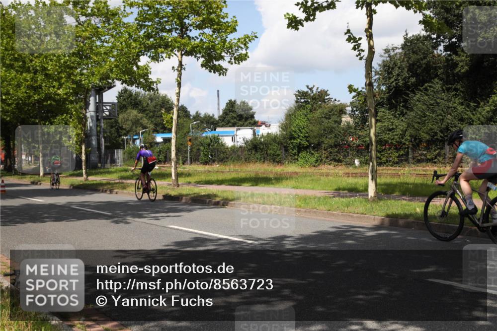 10.08.2025 - GEWOBA Citytriathlon Bremen Yannick Fuchs http://msf.ph/oto/8563723 10.08.2025 12:39:31 Radfahren 572, 758, 795, 813, 869, 1006 meine-sportfotos.de
