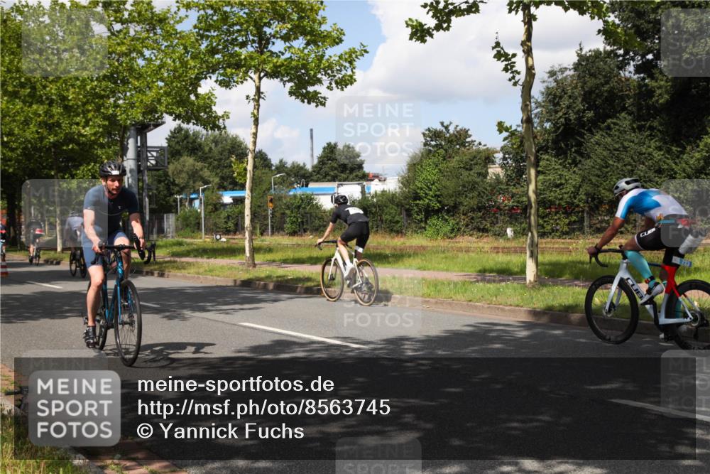 10.08.2025 - GEWOBA Citytriathlon Bremen Yannick Fuchs http://msf.ph/oto/8563745 10.08.2025 12:39:42 Radfahren 572, 589, 795, 813 meine-sportfotos.de