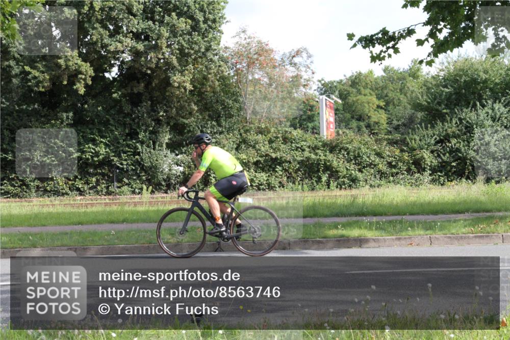 10.08.2025 - GEWOBA Citytriathlon Bremen Yannick Fuchs http://msf.ph/oto/8563746 10.08.2025 10:52:18 Radfahren 137, 349, 355, 390, 392, 394, 479 meine-sportfotos.de