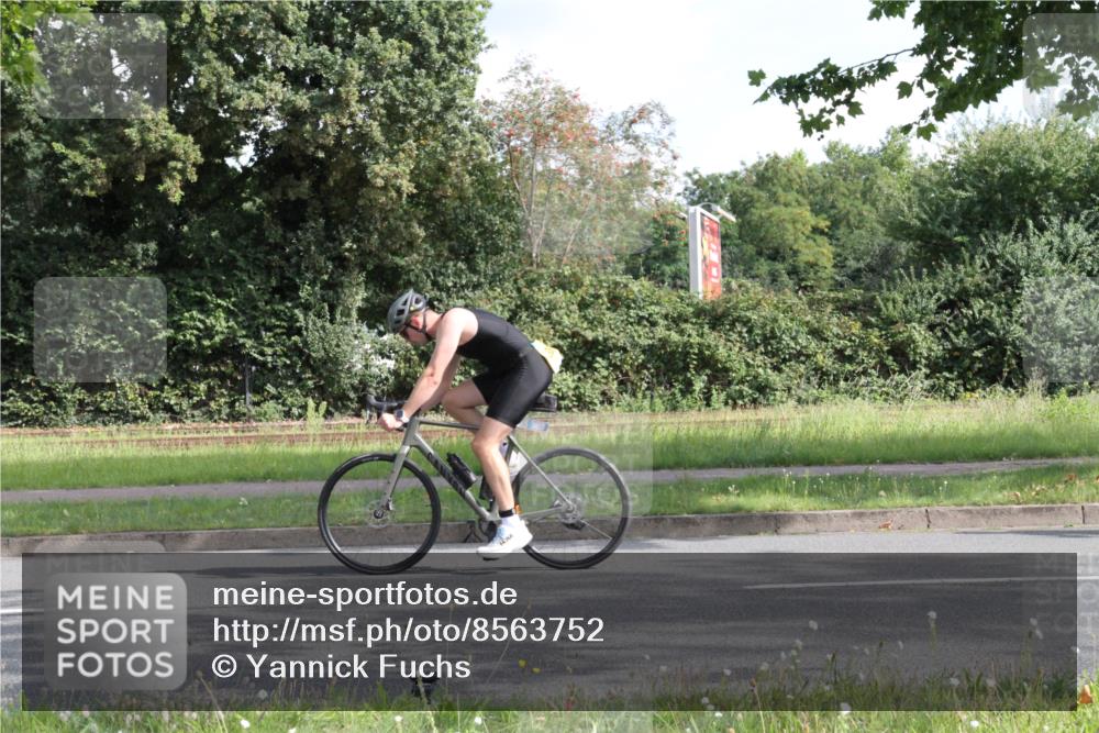 10.08.2025 - GEWOBA Citytriathlon Bremen Yannick Fuchs http://msf.ph/oto/8563752 10.08.2025 10:52:19 Radfahren 137, 349, 354, 355, 390, 392, 394, 479 meine-sportfotos.de