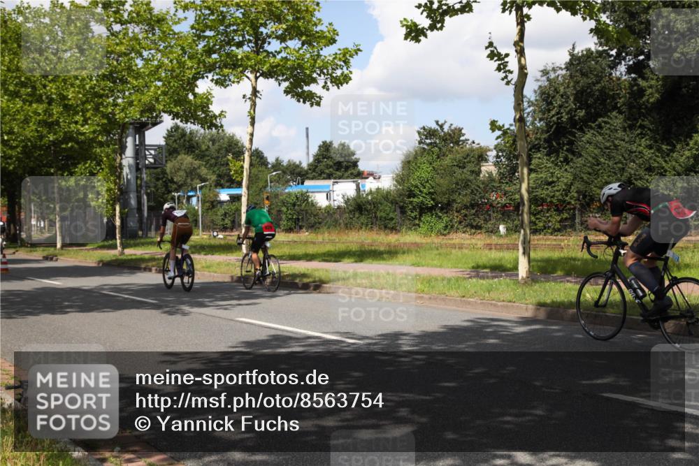 10.08.2025 - GEWOBA Citytriathlon Bremen Yannick Fuchs http://msf.ph/oto/8563754 10.08.2025 12:39:46 Radfahren 572, 589, 795, 813 meine-sportfotos.de