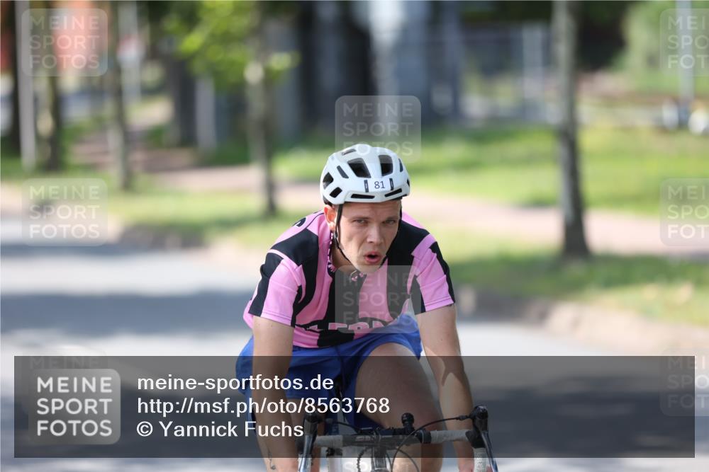 10.08.2025 - GEWOBA Citytriathlon Bremen Yannick Fuchs http://msf.ph/oto/8563768 10.08.2025 14:38:16 Radfahren 30, 54, 81, 147, 152, 162, 295 meine-sportfotos.de