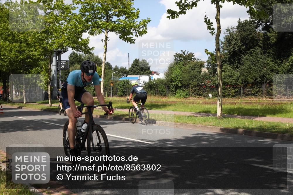 10.08.2025 - GEWOBA Citytriathlon Bremen Yannick Fuchs http://msf.ph/oto/8563802 10.08.2025 12:40:09 Radfahren 559, 596, 602, 690, 706, 721, 779, 815, 831, 880, 883, 890, 896, 899, 1028 meine-sportfotos.de