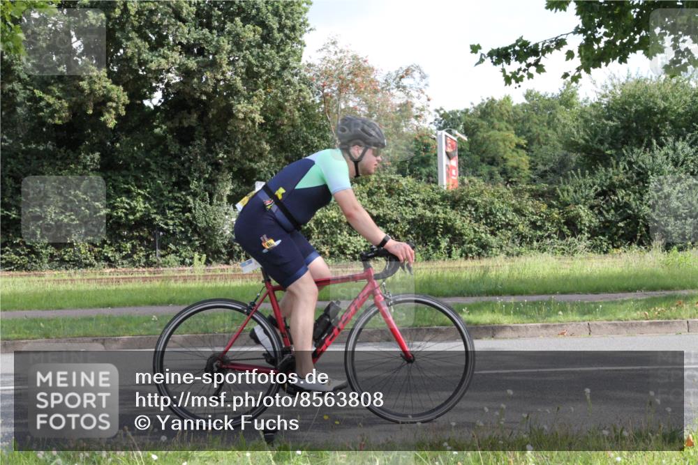 10.08.2025 - GEWOBA Citytriathlon Bremen Yannick Fuchs http://msf.ph/oto/8563808 10.08.2025 10:52:34 Radfahren 21, 43, 349, 354, 355, 491, 504 meine-sportfotos.de