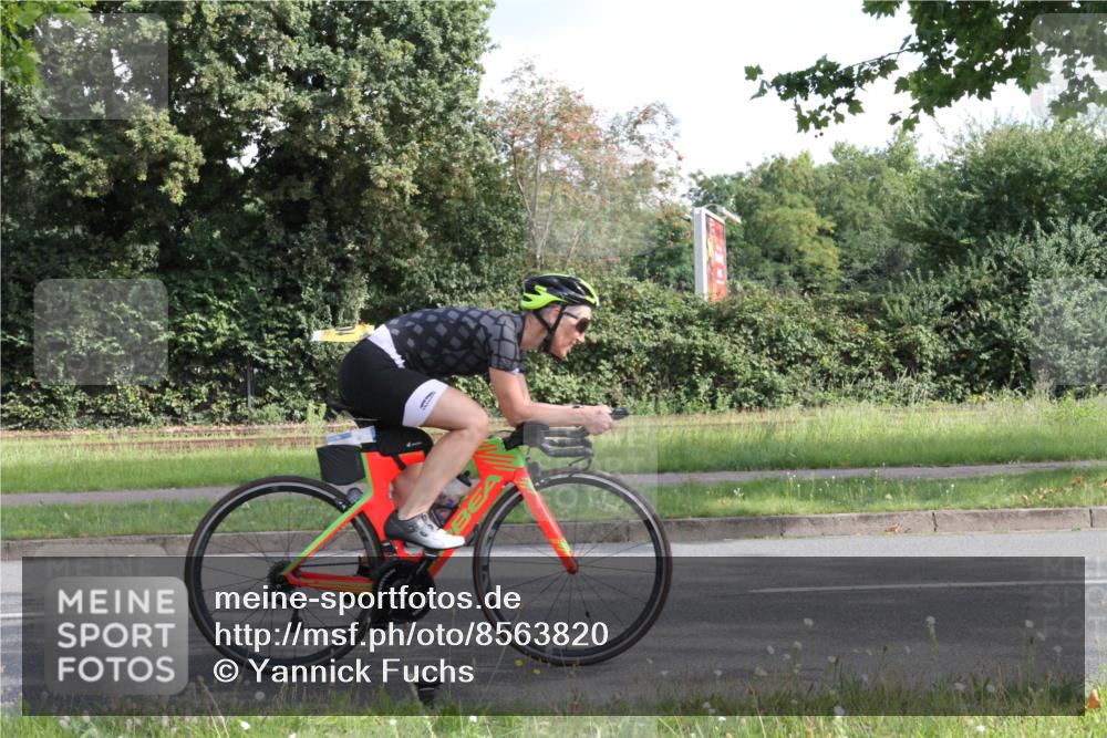 10.08.2025 - GEWOBA Citytriathlon Bremen Yannick Fuchs http://msf.ph/oto/8563820 10.08.2025 10:52:38 Radfahren 21, 43, 354, 355, 491, 504 meine-sportfotos.de