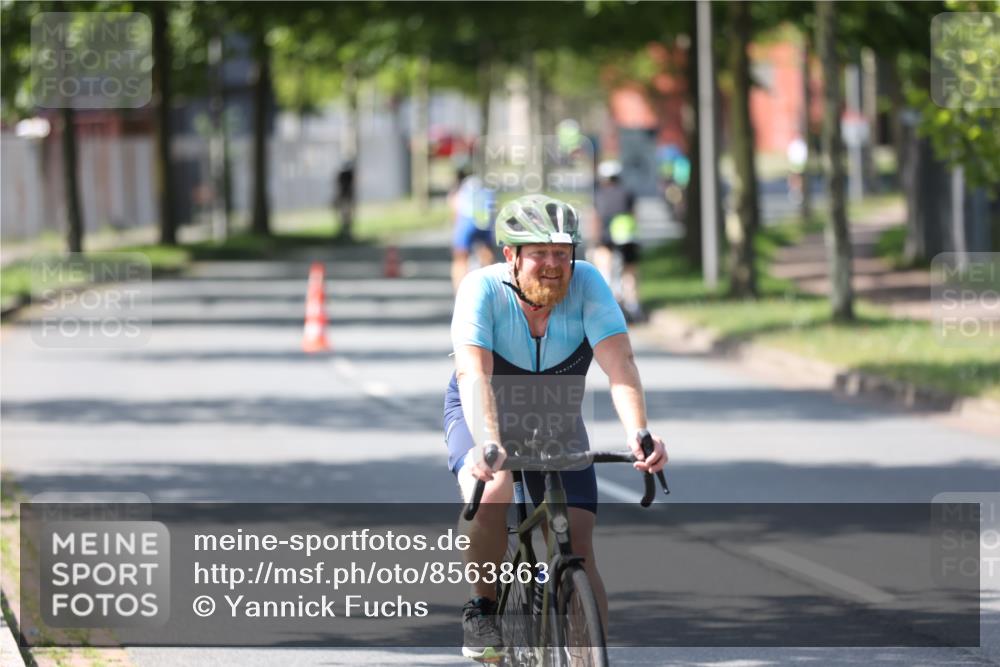 10.08.2025 - GEWOBA Citytriathlon Bremen Yannick Fuchs http://msf.ph/oto/8563863 10.08.2025 14:38:46 Radfahren 50, 51, 195, 216, 238, 312, 354 meine-sportfotos.de