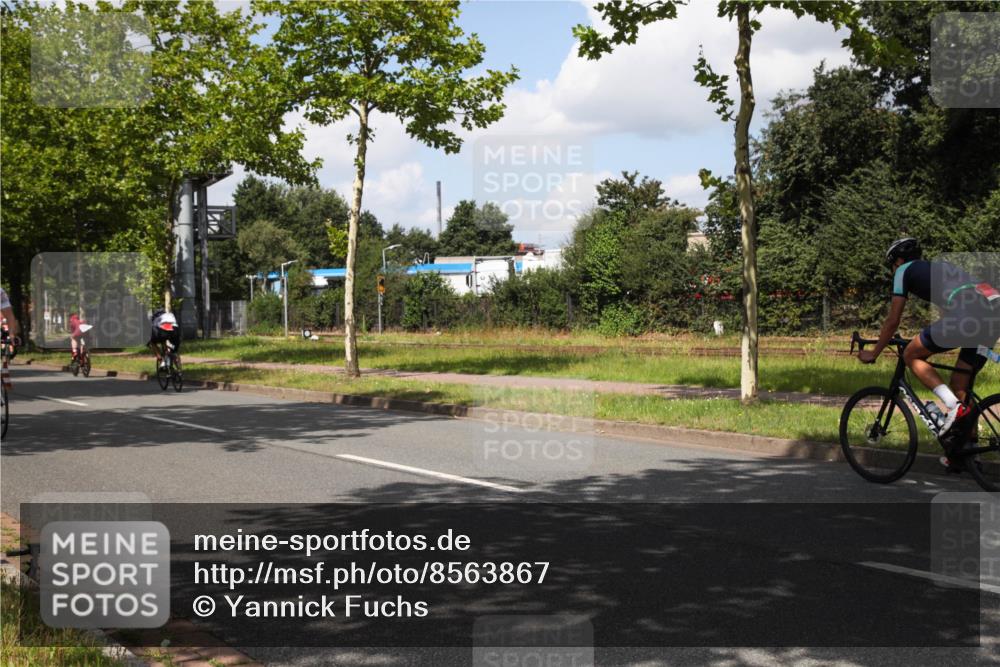 10.08.2025 - GEWOBA Citytriathlon Bremen Yannick Fuchs http://msf.ph/oto/8563867 10.08.2025 12:40:35 Radfahren 581, 597, 606, 672, 723, 737, 829, 848, 870, 879, 910, 921, 949, 975, 1002, 1024 meine-sportfotos.de