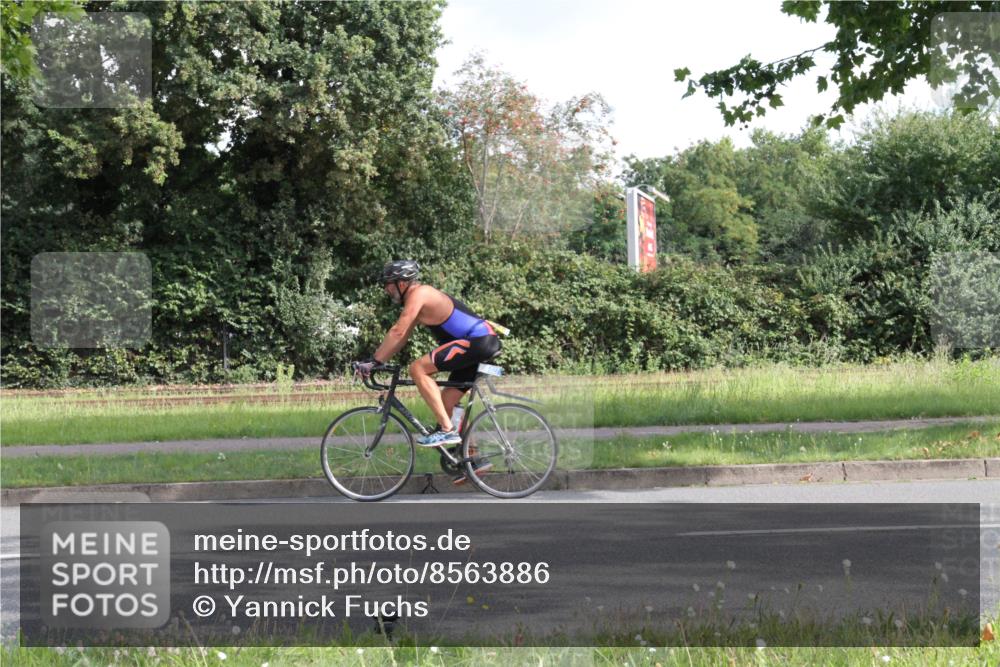 10.08.2025 - GEWOBA Citytriathlon Bremen Yannick Fuchs http://msf.ph/oto/8563886 10.08.2025 10:53:11 Radfahren 29, 225, 350, 358, 379, 380, 382, 404, 413, 448, 502 meine-sportfotos.de