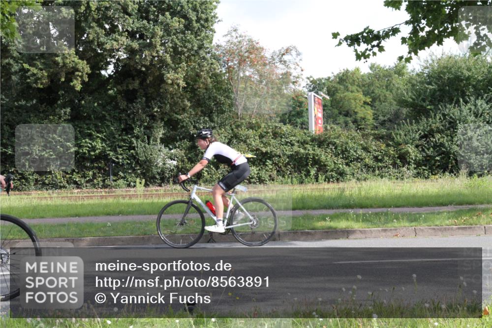 10.08.2025 - GEWOBA Citytriathlon Bremen Yannick Fuchs http://msf.ph/oto/8563891 10.08.2025 10:53:12 Radfahren 29, 225, 350, 358, 379, 380, 382, 404, 448, 502 meine-sportfotos.de