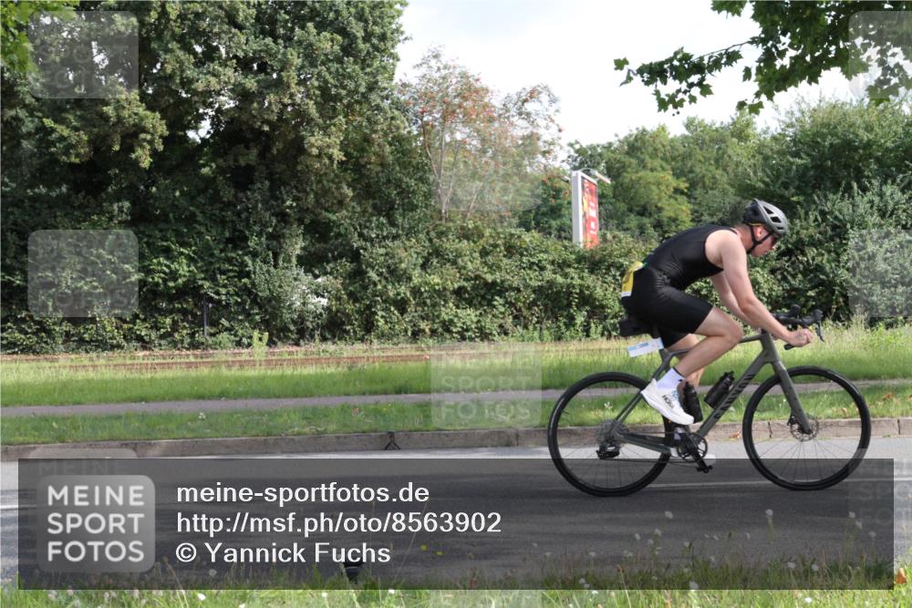 10.08.2025 - GEWOBA Citytriathlon Bremen Yannick Fuchs http://msf.ph/oto/8563902 10.08.2025 10:53:12 Radfahren 29, 225, 350, 358, 379, 380, 382, 404, 448, 502 meine-sportfotos.de